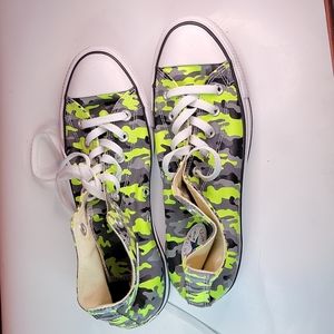 Digital camo converse size 8 mens